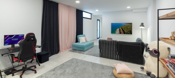 4 bedrooms Villa in Estepona, Spain No. 3052 15