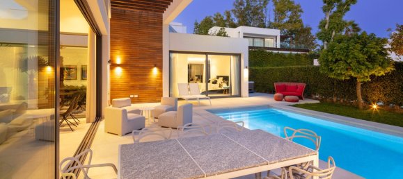 4 bedrooms Villa in Estepona, Spain No. 3052 17