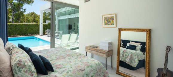 4 bedrooms Villa in Estepona, Spain No. 3052 10