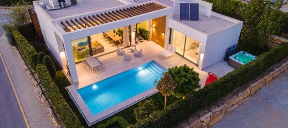 4 bedrooms Villa in Estepona, Spain No. 3052 23