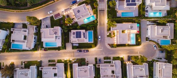 4 bedrooms Villa in Estepona, Spain No. 3052 2