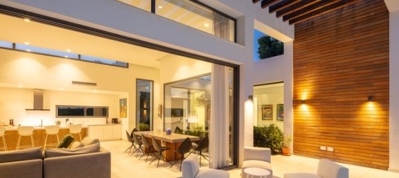 4 bedrooms Villa in Estepona, Spain No. 3052 18