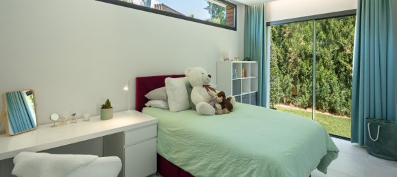 4 bedrooms Villa in Estepona, Spain No. 3052 6