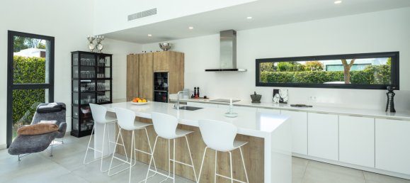 4 bedrooms Villa in Estepona, Spain No. 3052 14