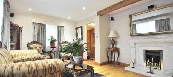 3 bedrooms House in Bromley, United Kingdom No. 13426 4