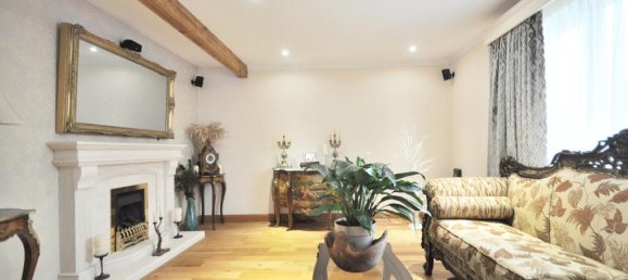 3 bedrooms House in Bromley, United Kingdom No. 13426 13