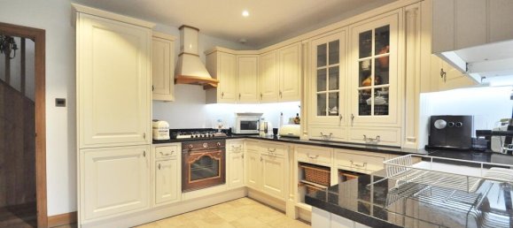 3 bedrooms House in Bromley, United Kingdom No. 13426 6