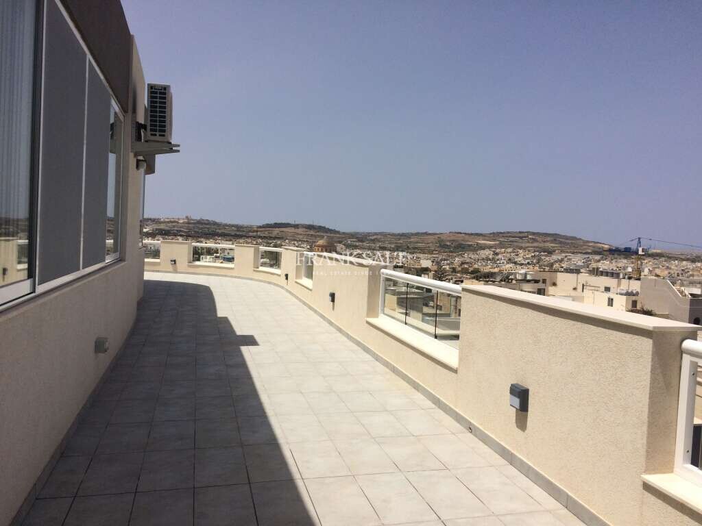 Пентхаус с 3 спальнями в Сан-Пауль-иль-Бахар, Мальта № 8978