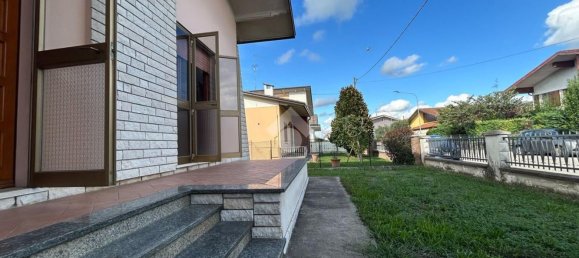 5 bedrooms Villa in Suzzara, Italy No. 363434 4