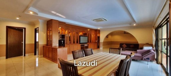 4 bedrooms Villa in Pattaya, Thailand No. 25416 4