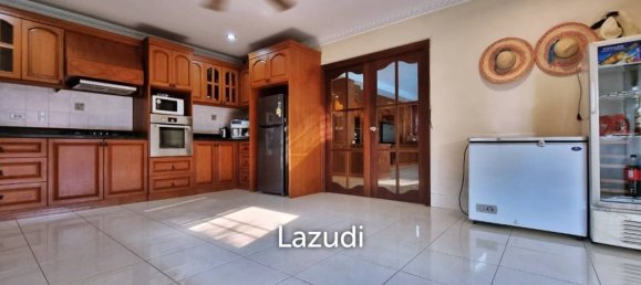 4 bedrooms Villa in Pattaya, Thailand No. 25416 10