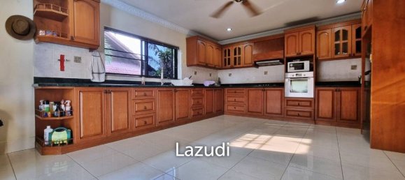 4 bedrooms Villa in Pattaya, Thailand No. 25416 8