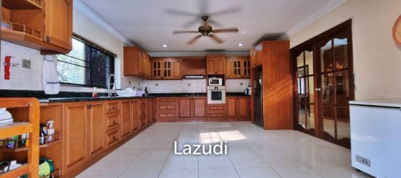 4 bedrooms Villa in Pattaya, Thailand No. 25416 9