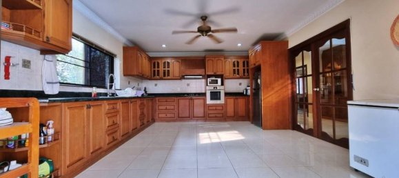 Villa de 4 dormitorios en Pattaya, Thailand No. 25416 3