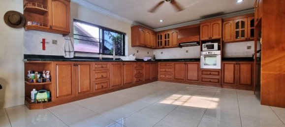 Villa de 4 dormitorios en Pattaya, Thailand No. 25416 4