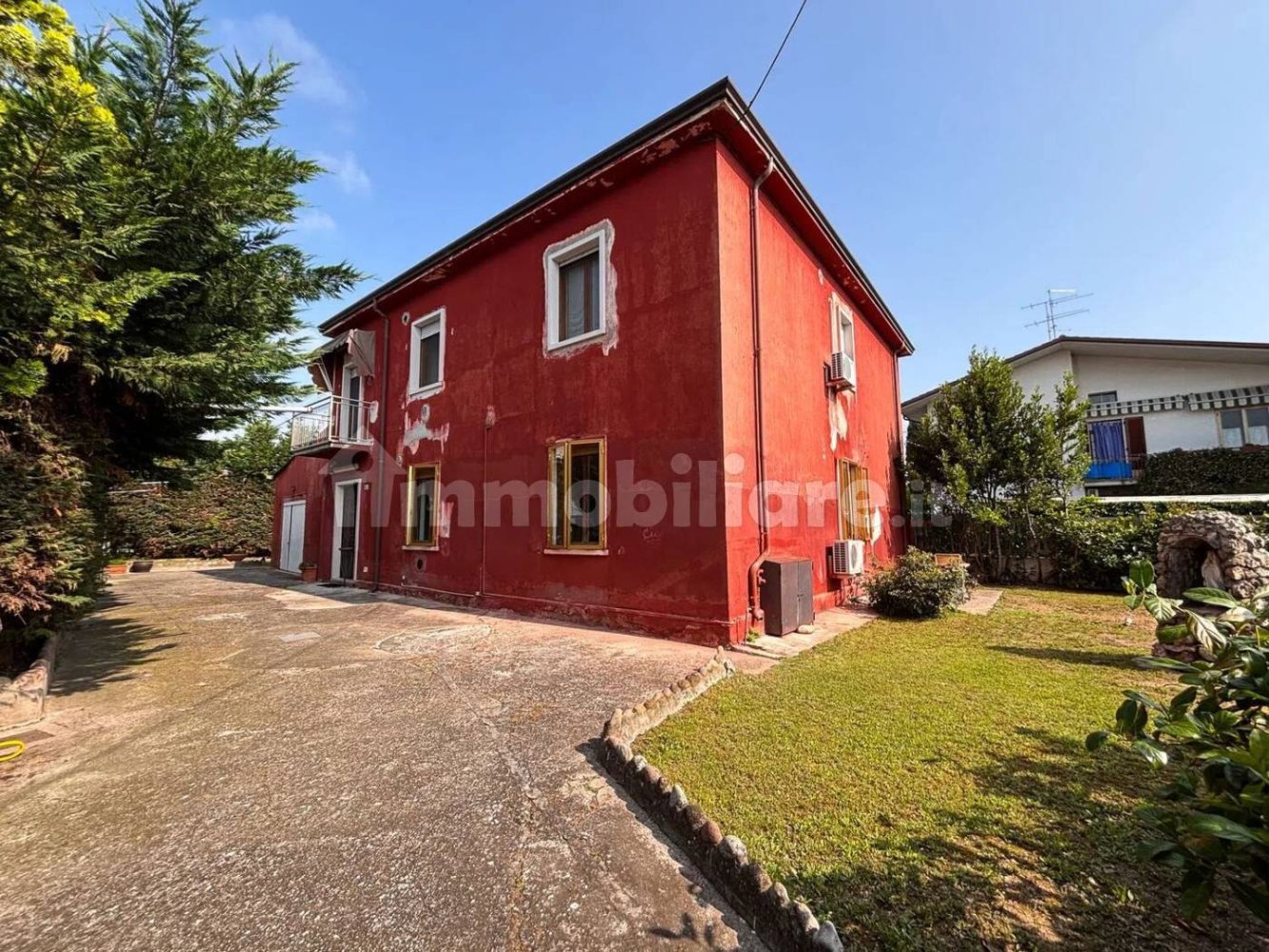 12 bedrooms Villa in Verona, Italy No. 263102