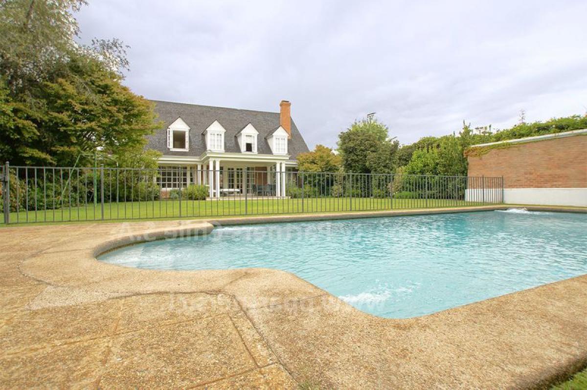 6 bedrooms House in Santiago, Chile No. 1524