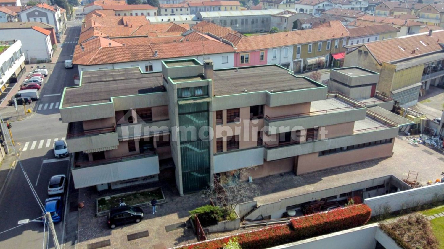 Edifício em Cesano Maderno, Italy 2360 m² N.º 49191