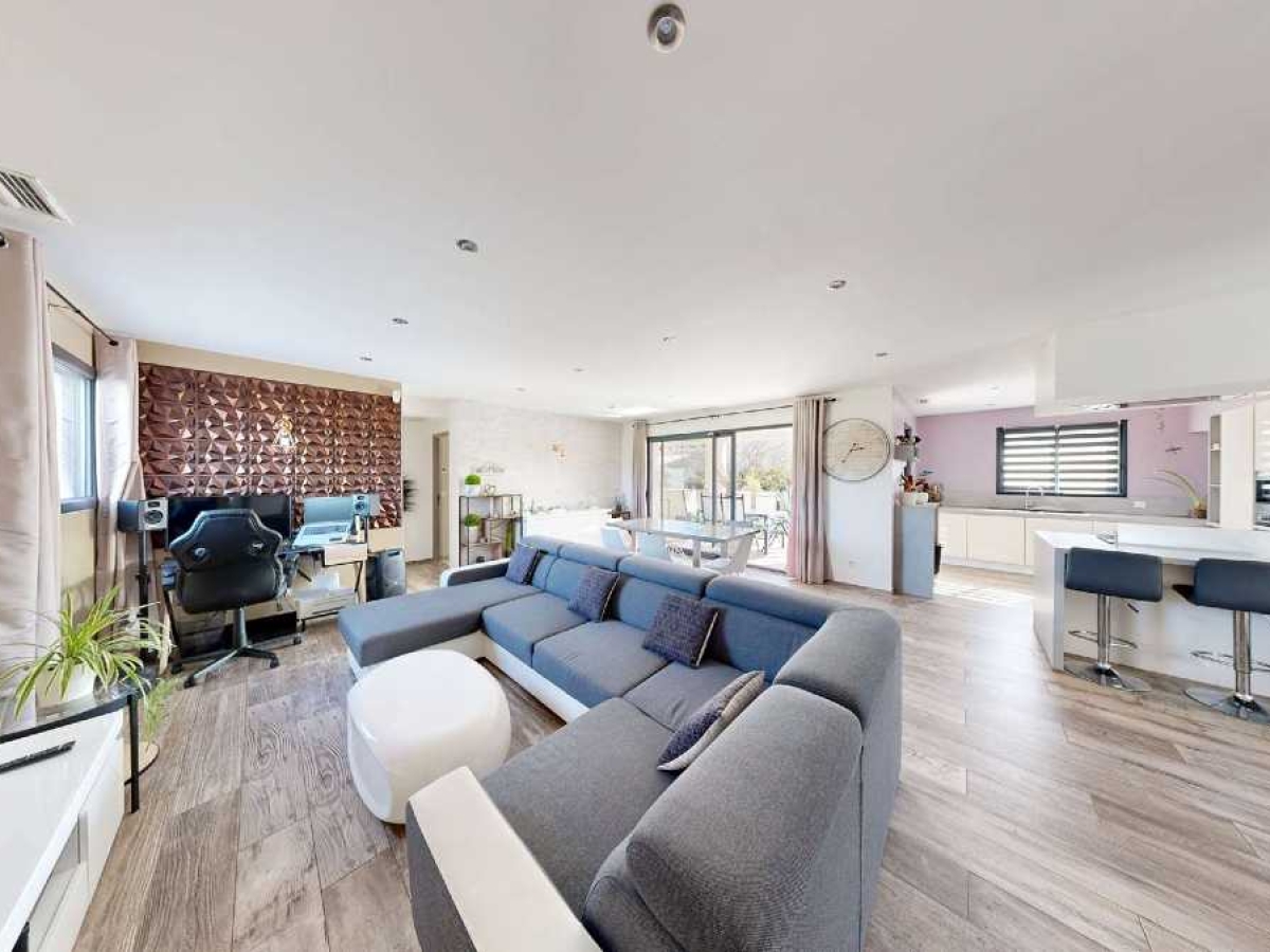 4 bedrooms Villa in Sauveterre, France No. 195827