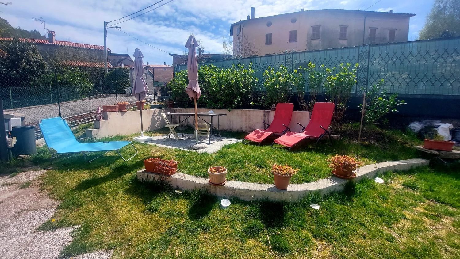 Dúplex de 4 dormitorios en Montegrino Valtravaglia, Italy No. 393416