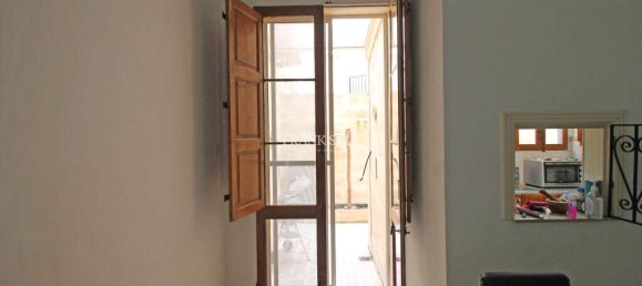 2 bedrooms Townhouse in Sliema, Malta No. 3747 2