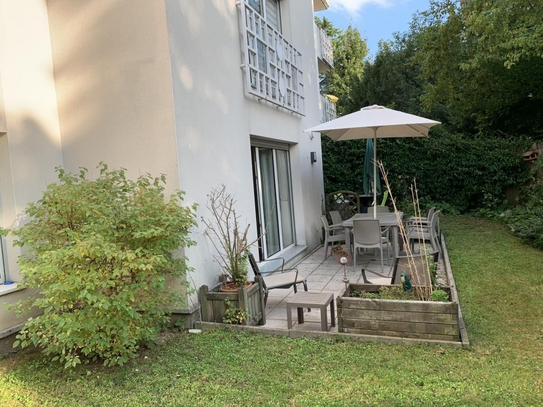 2 bedrooms Apartment in La Celle-Saint-Cloud, France No. 163602