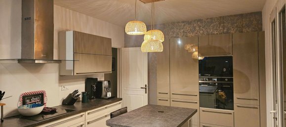 5 bedrooms House in Mayenne, France No. 357834 4