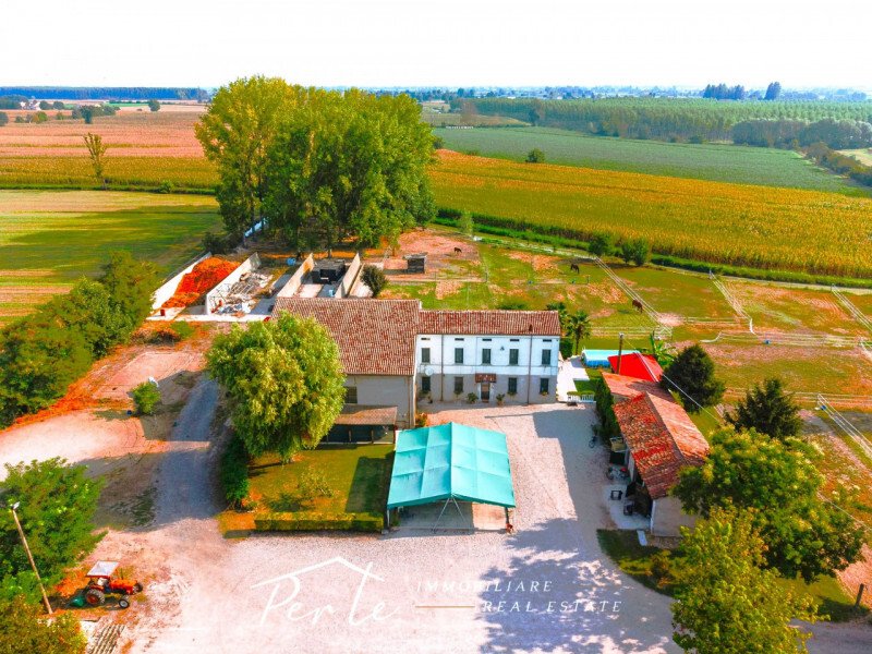 5 Schlafzimmer Haus in Curtatone, Italy, Nr. 128611