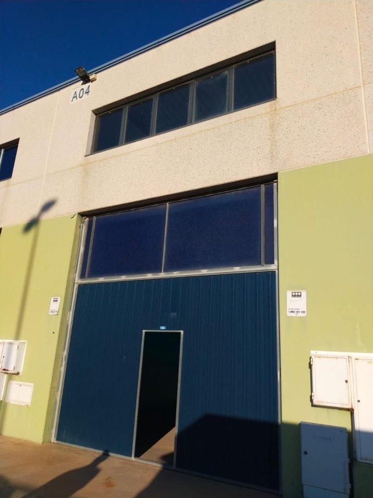 353m² Warehouse in Cartuja Baja, Spain No. 31956