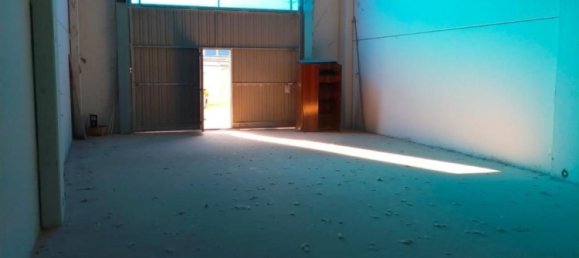 353m² Warehouse in Cartuja Baja, Spain No. 31956 3