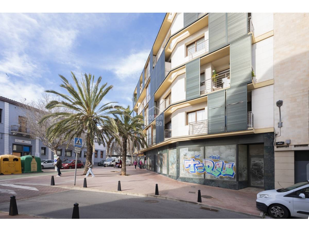 Коммерческая недвижимость 208м² в Маон, Испания № 287160