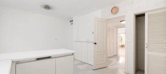 4 bedrooms Penthouse in Marbella, Spain No. 81618 26