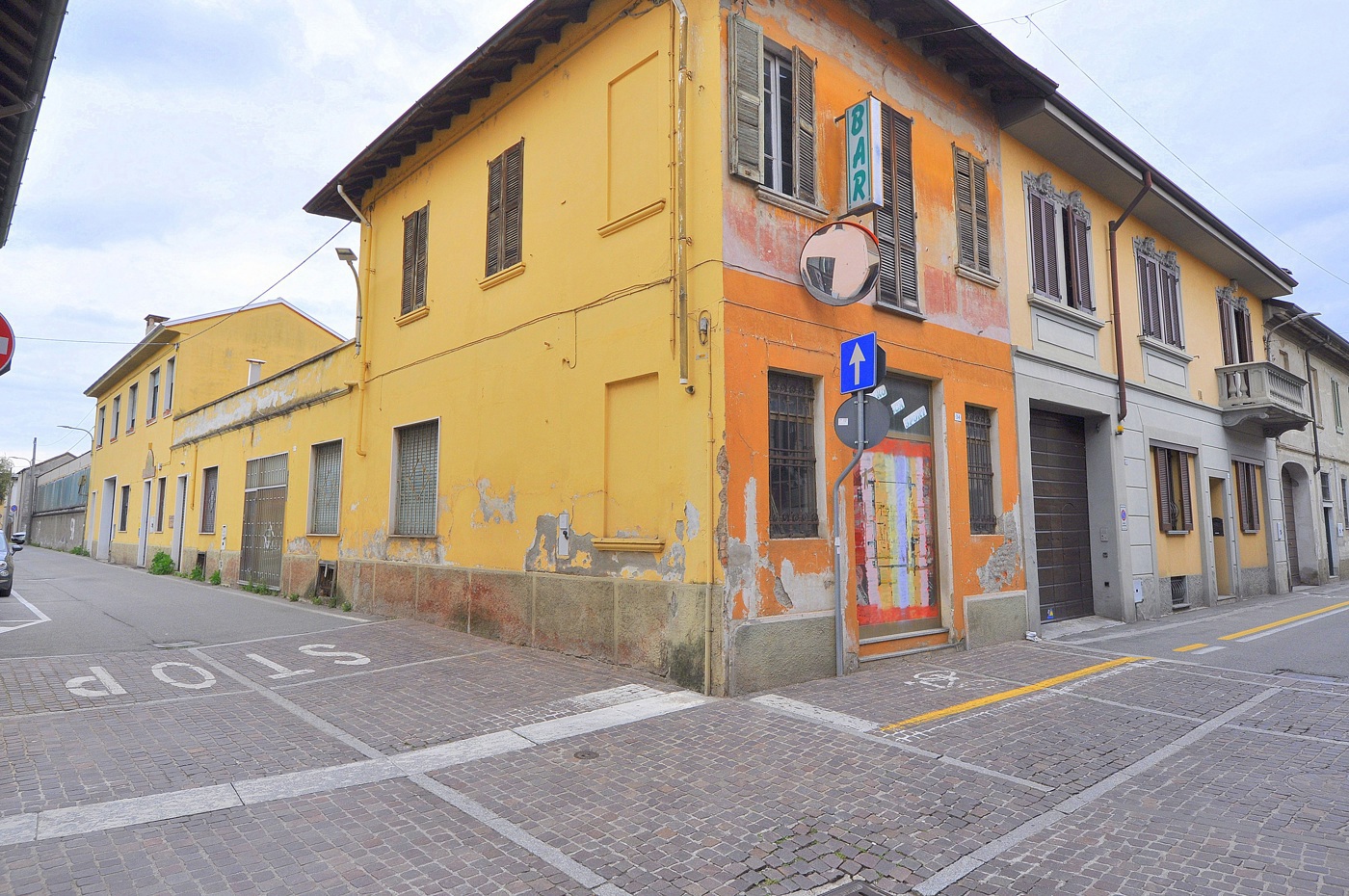 6 rooms Commercial property in Buscate, Italy No. 142741
