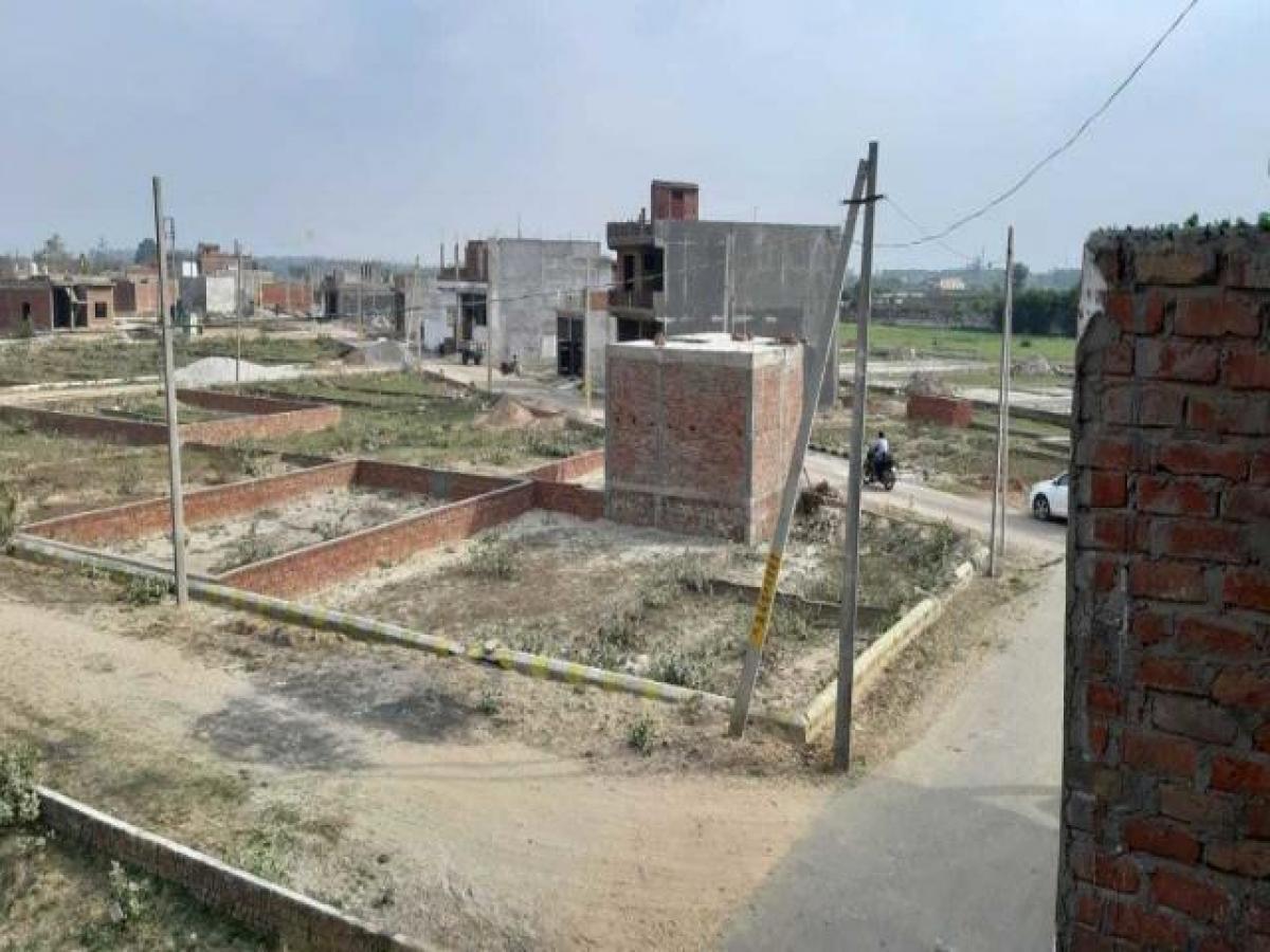  Land in Lucknow, India No. 30104