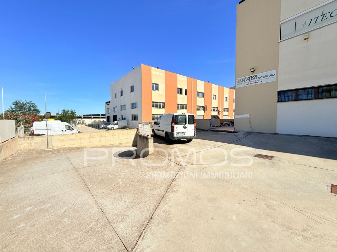  عقار تجاري في Cagliari, Italy 220متر مربع رقم 363697