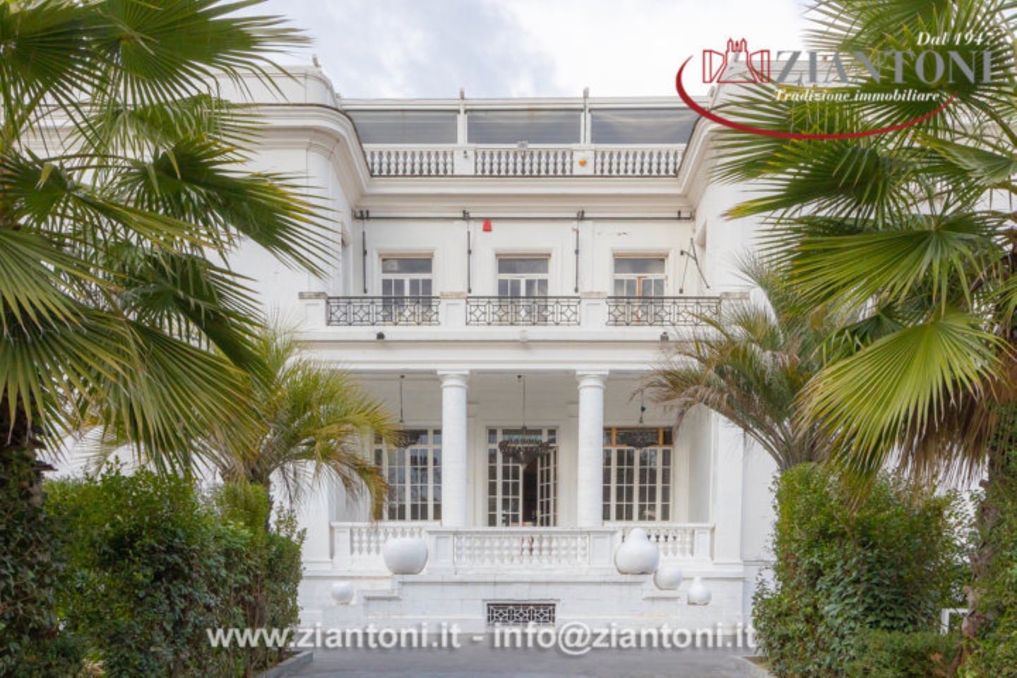 20 rooms Villa in Rome, Italy No. 181562