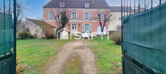 3 bedrooms House in Yonne, France No. 196350 2