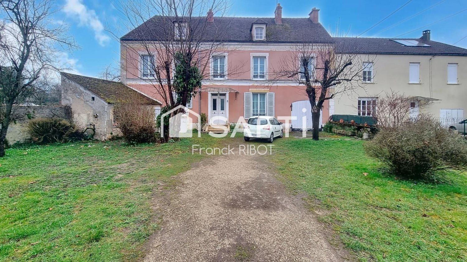 3 bedrooms House in Yonne, France No. 196350