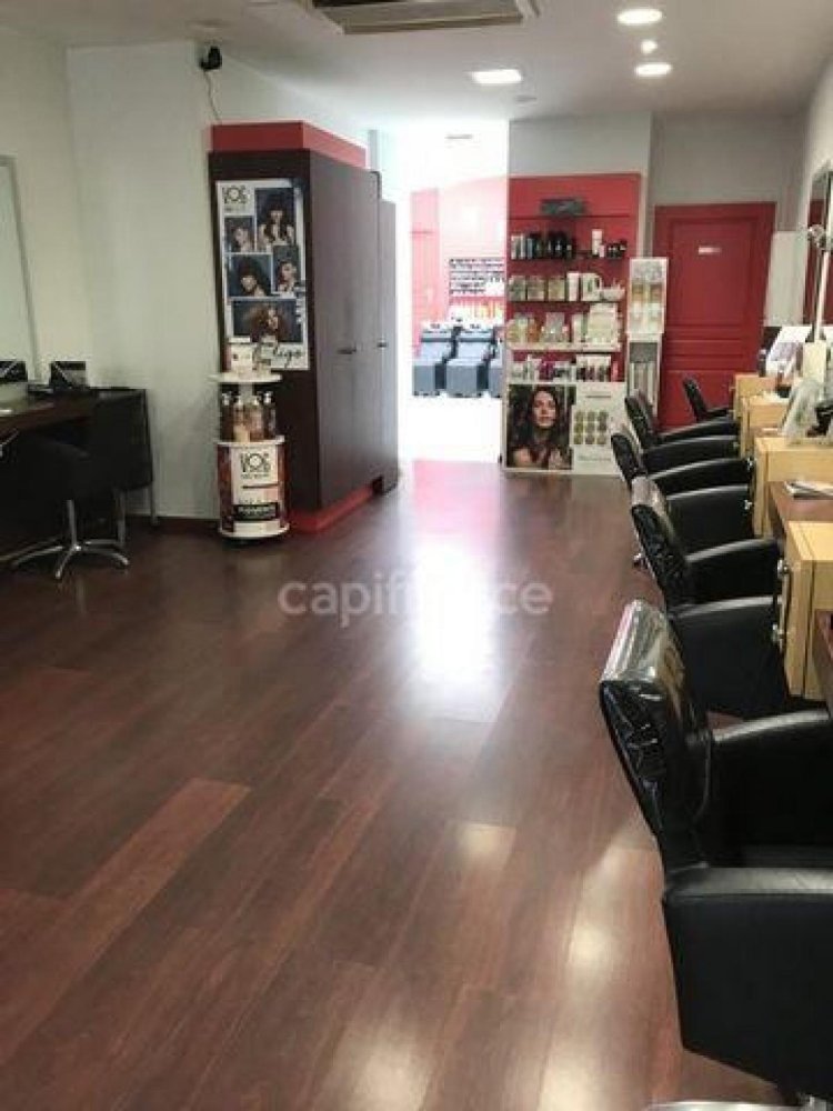 Офис 163м² в Нёвер, Франция № 17819