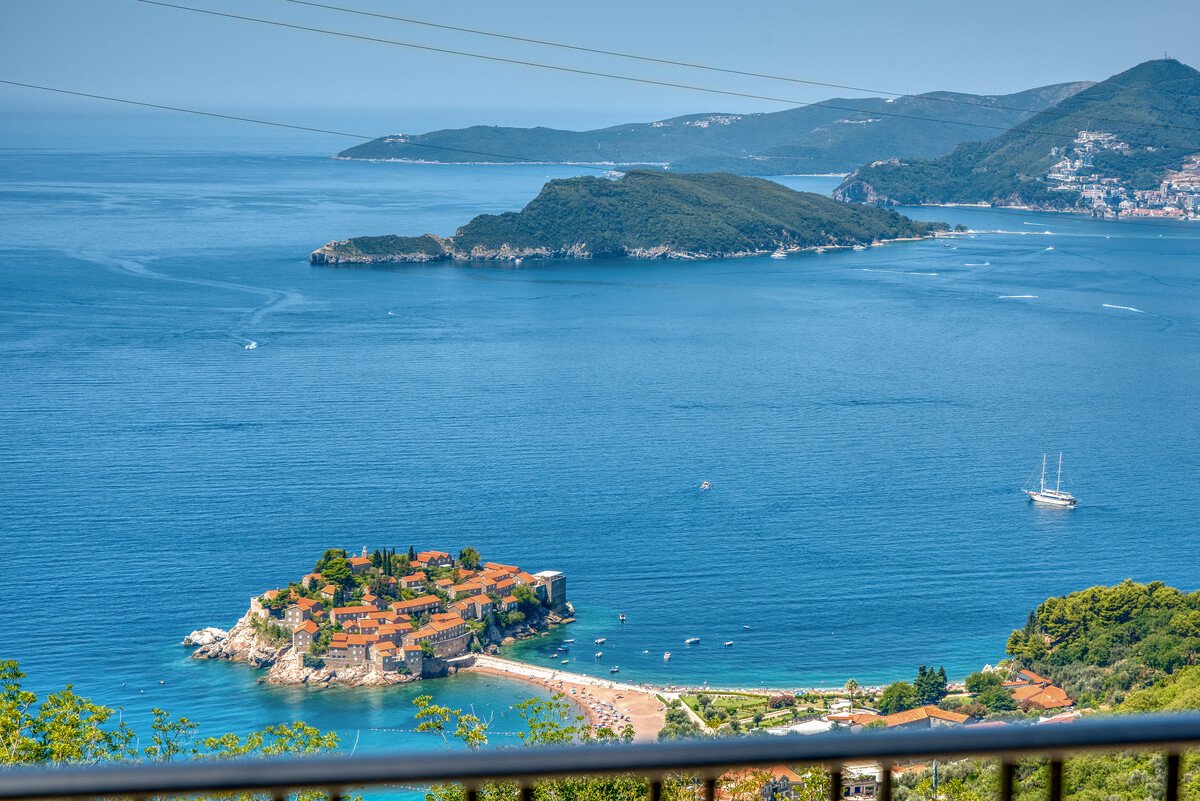 3 bedrooms Apartment in Budva, Montenegro No. 1904