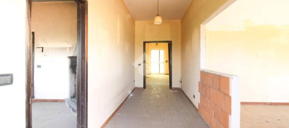 Casa de 3 dormitorios en Ortona, Italy No. 294160 2