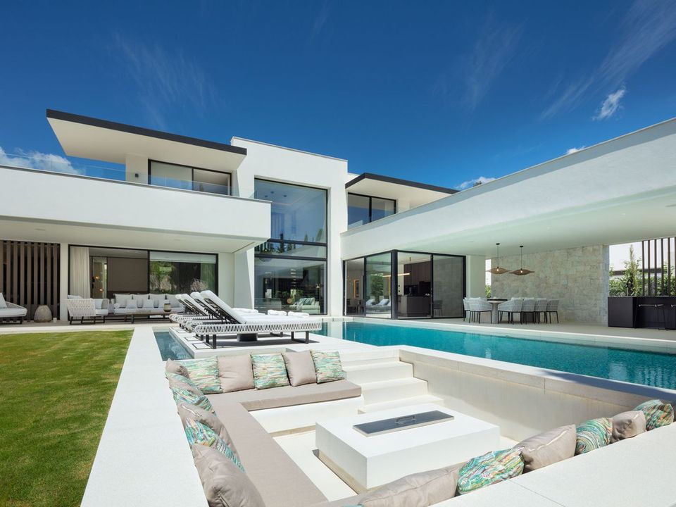 5 bedrooms Villa in Marbella, Spain No. 279403