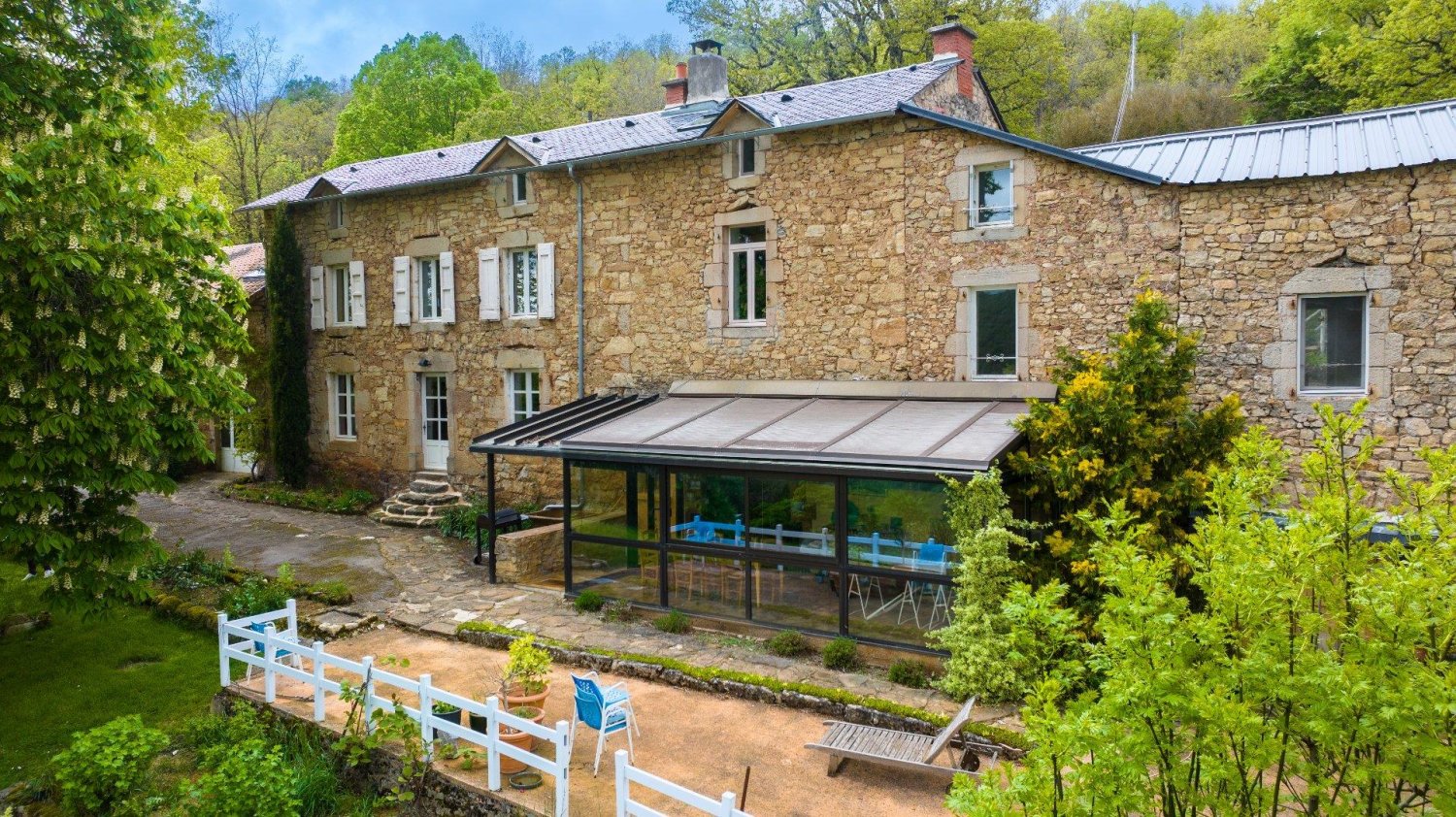 14 bedrooms House in Aveyron, France No. 300187