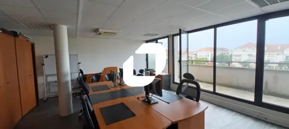 36m² Office in Bussy-Saint-Georges, France No. 302373 3