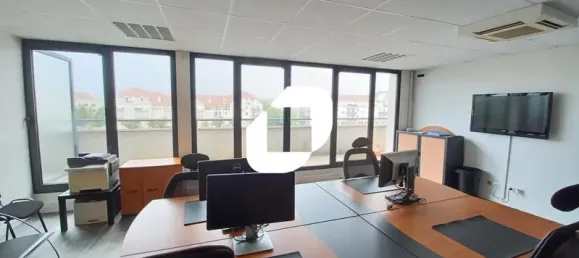 36m² Office in Bussy-Saint-Georges, France No. 302373 2
