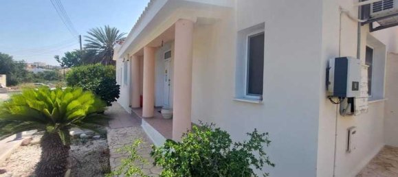 3 bedrooms Villa in Paphos, Cyprus No. 16653 3