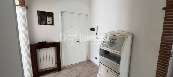 3 bedrooms Apartment in Naples, Italy No. 260064 2