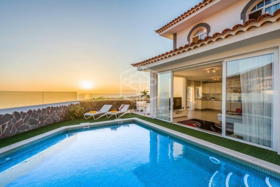 4 bedrooms Villa in Adeje, Spain No. 16401
