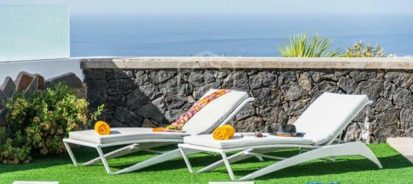 4 bedrooms Villa in Adeje, Spain No. 16401 8