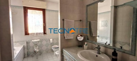 Apartamento de 4 divisões em Martinsicuro, Italy N.º 37540 32